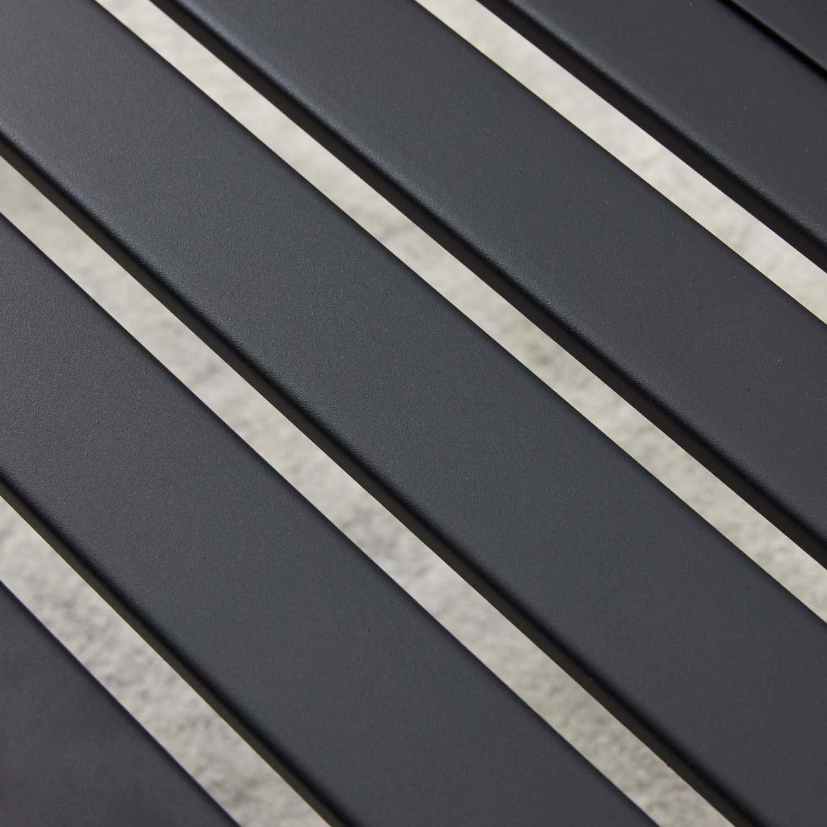 Black Metal Backless Outdoor Bench Q1235